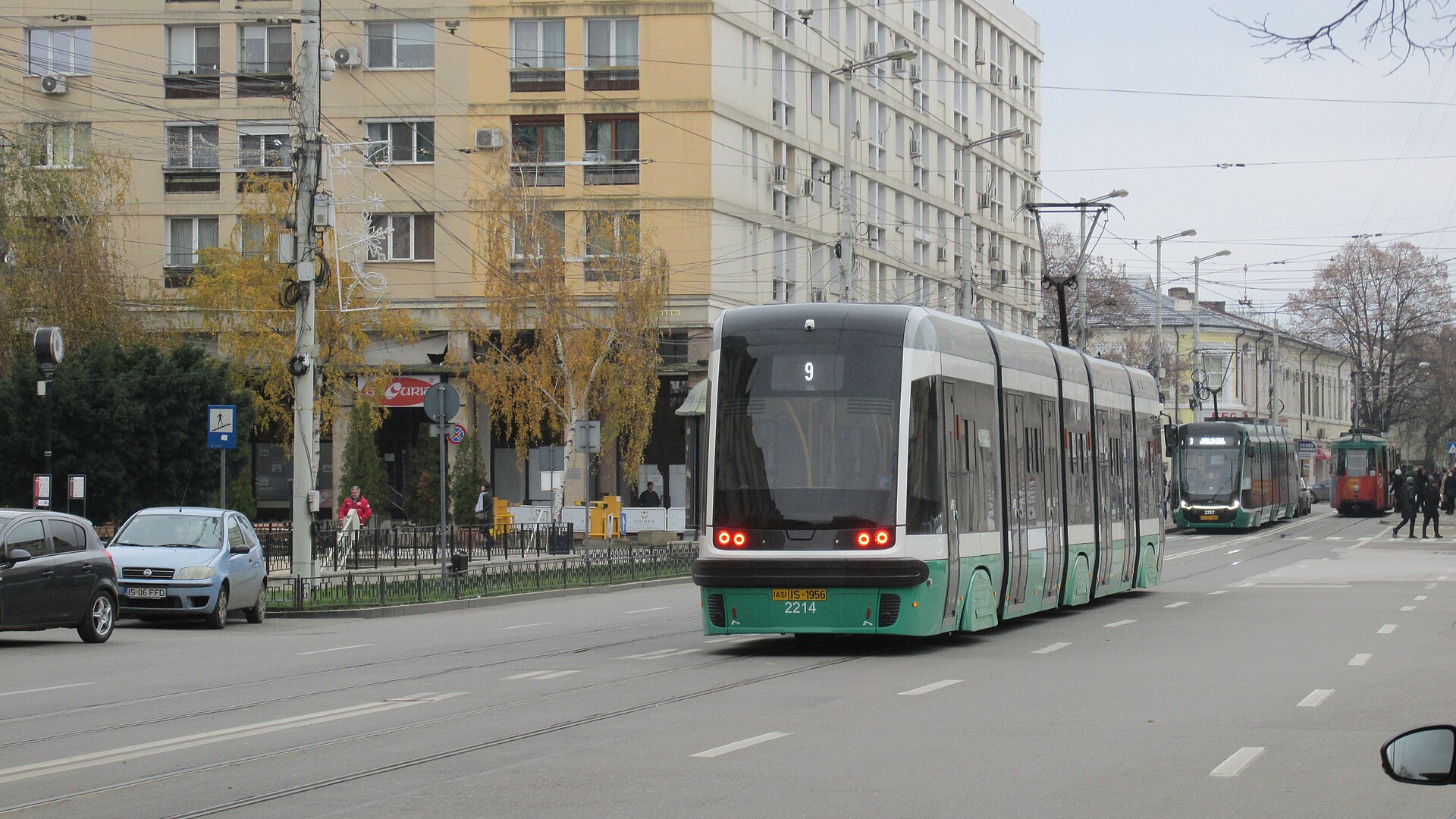 Tramvaie moderne Bozankaya ale CTP Iași în trafic urban